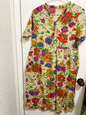*****SOLD’****Floral Size M  Women’s Maxi Dress